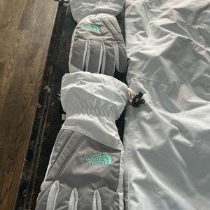 North Face girl 7/8 ski pants and gloves